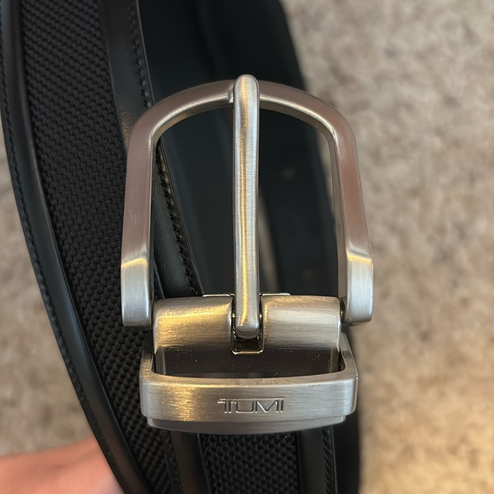 Excellent condition Tumi belt!